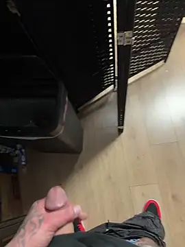 Lightningmccream36 Show in webcam