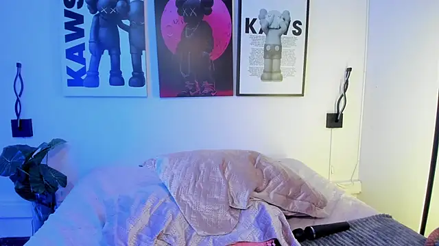 HollyPeach's Live XXX Chat