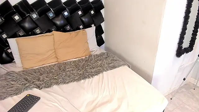 Miia_Thompsonn's Live XXX Chat