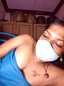 Tamil_Kavitha live XXX chat