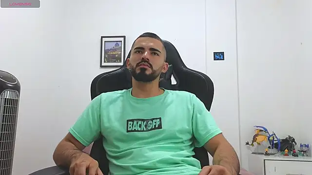 Massimoo_07 élő XXX-chatje