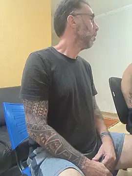 XXX chat uživo modela Tiojhonny