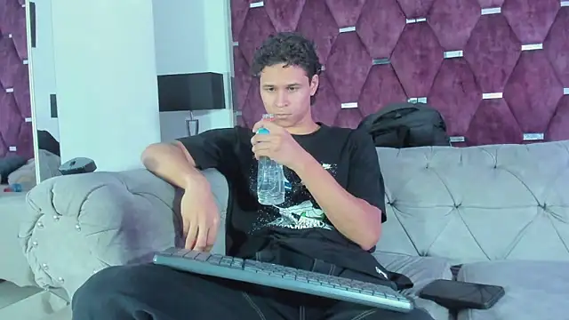 Chat XXX ao vivo de TonyBenedetti