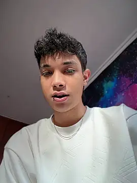 Chat XXX en directo de RoughDiamond_
