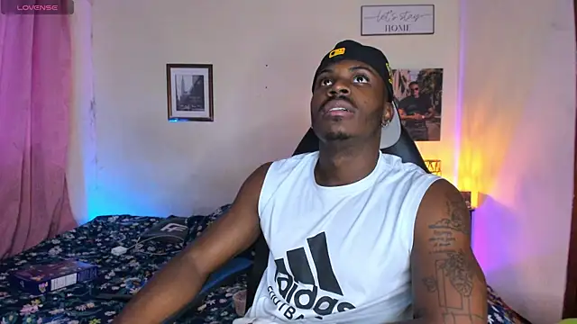 Ethantravis22's Live XXX Chat