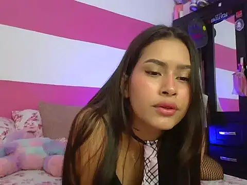 Alana_Cerati Adlı Modelin Canlı XXX Sohbeti