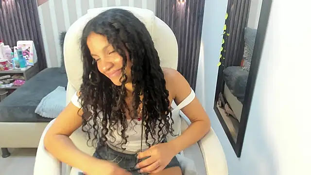 Chatroom XXX en direct de LittleeStar
