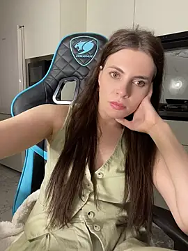 CurlyLara's Live XXX Chat