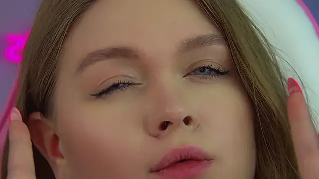 CrystalLyons' Live XXX Chat