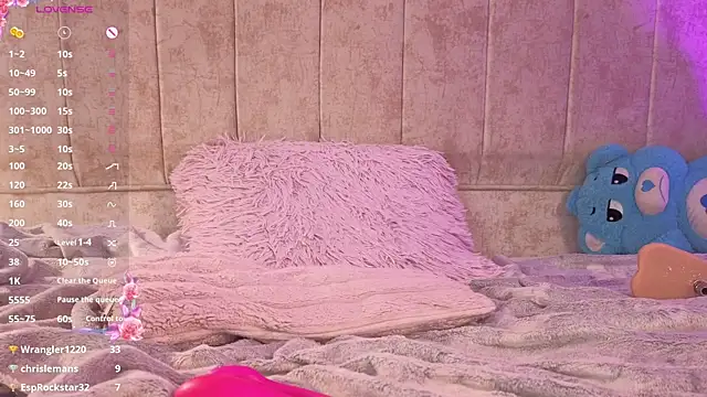 Živý XXX chat Emilly-hall
