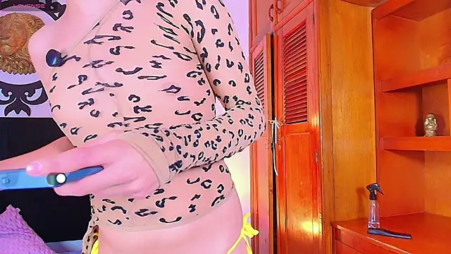 Онлайн чат XXX Skyee_angel