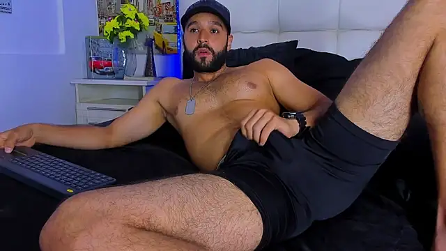 Mike333_ élő XXX-chatje