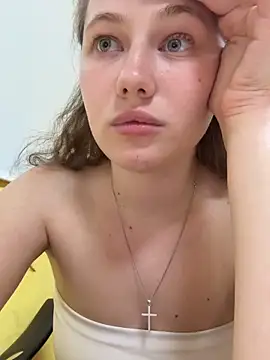 AsynaYuuki Adlı Modelin Canlı XXX Sohbeti