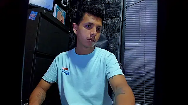 boy_bigcock24cm Chat XXX live