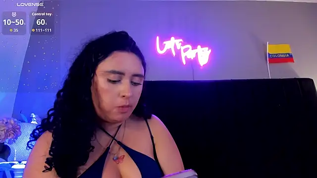 isaxcurves Chat XXX in diretta