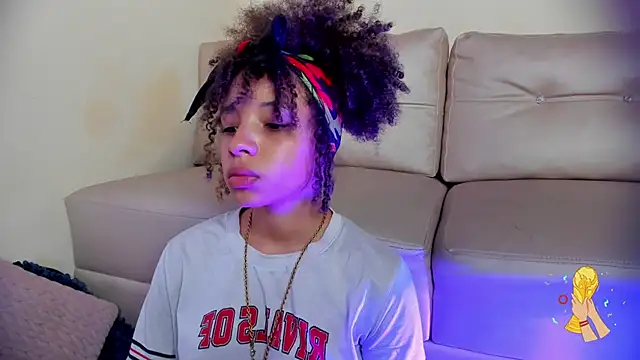 sofia_kay élő XXX-chatje