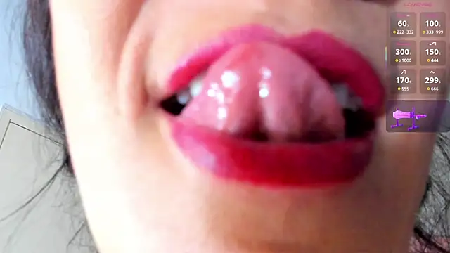 naomidibello Chat XXX live