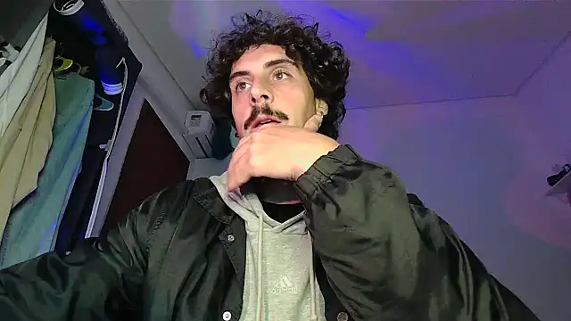 milkoffe live XXX chat