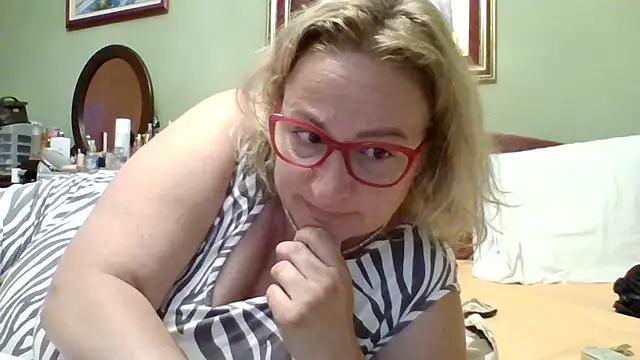 VirginiaNursen Live XXX chat