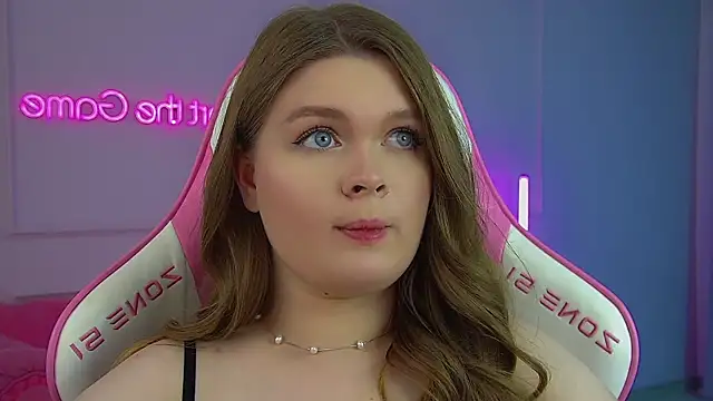 CrystalLyons' Live XXX Chat
