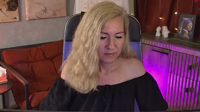DonnaSmitth Adlı Modelin Canlı XXX Sohbeti