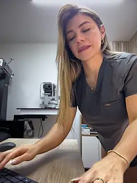 Chatroom XXX en direct de alicee16