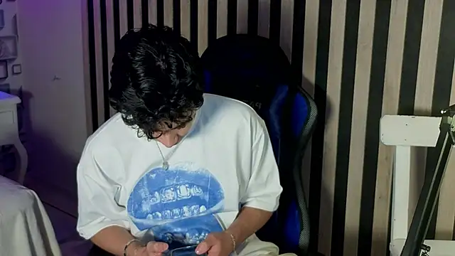 MikeVoss_ লাইভ XXX চ্যাট
