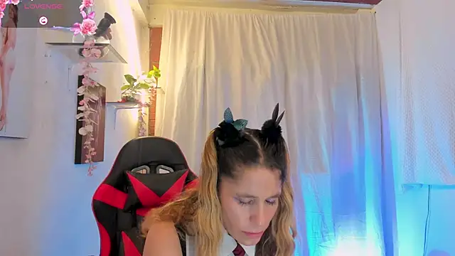 AuroraRojas' Live XXX Chat