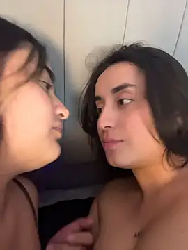 Antonella_Julieta Adlı Modelin Canlı XXX Sohbeti