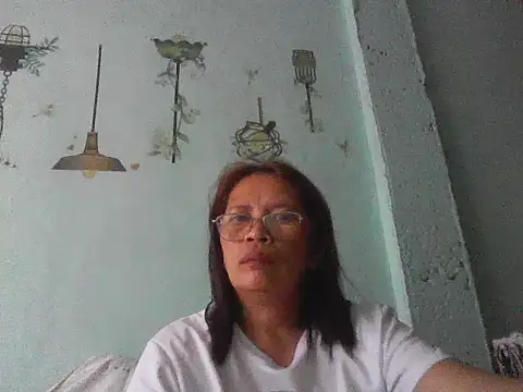 momshe2026's Live XXX Chat