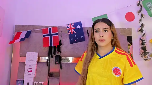 Chat +18 de Natasha-Adams ao vivo