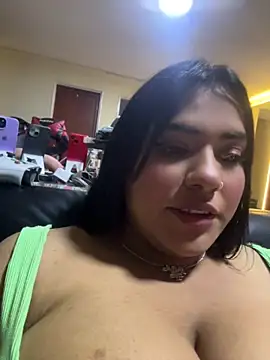 Nahomy-fire's Live XXX Chat