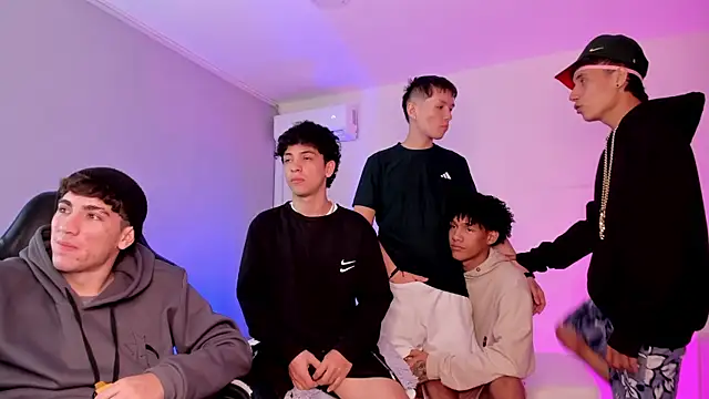 Handsomeboyss19 Show in webcam