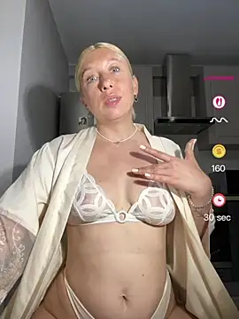 Kittie_Valentine Adlı Modelin Canlı XXX Sohbeti