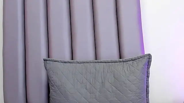 XXX chat uživo modela Ellis-Rossi