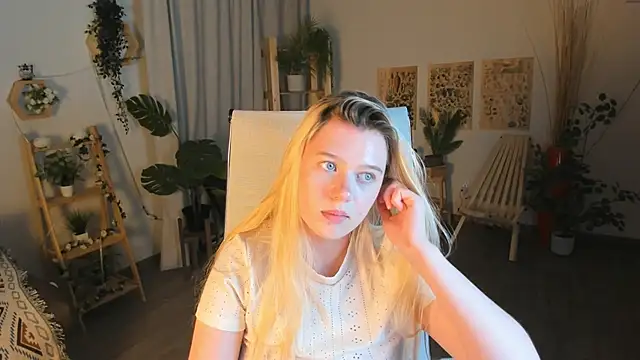CelestineMauriac's Live XXX Chat