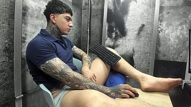 XXX chat uživo modela Gury_tattoo