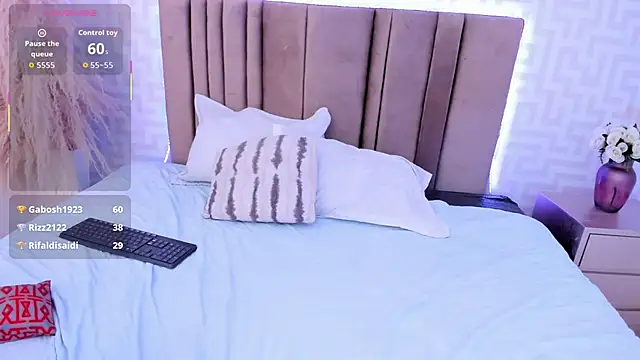 naishaa_'s Live XXX Chat