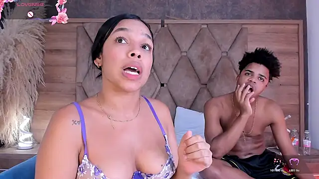 TaylorAndThalia's Live XXX Chat