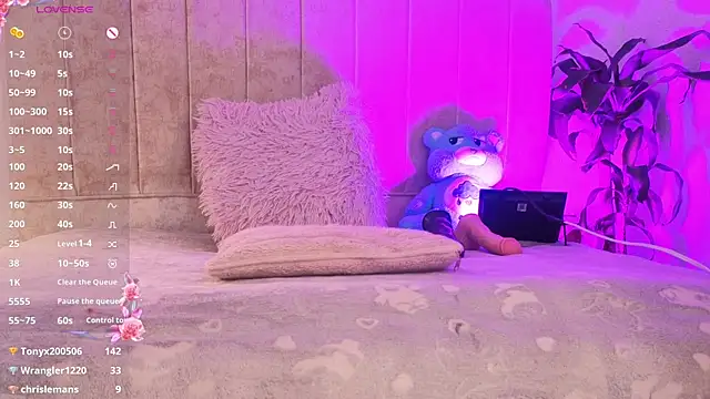 Emilly-hall live XXX chat