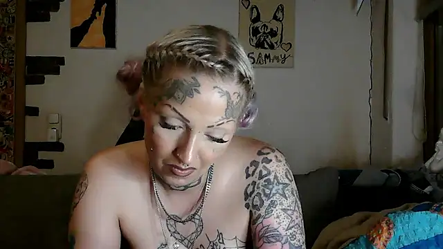 Czat XXX na żywo – RoxxyInk
