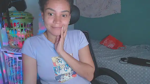 צ'אט XXX בשידור חי של shayna_cute
