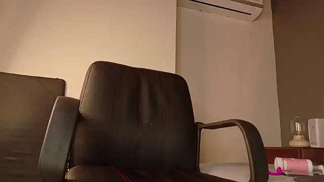 Chat +18 de MatildaTaylor__ ao vivo