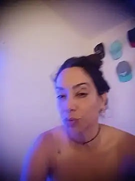 Cristal_BigTits 即時 XXX 聊天