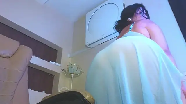 Malika_uAngel 即時 XXX 聊天