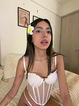 Chat +18 de ZaraLuuv ao vivo
