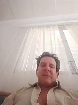 Pornoforpyros Adlı Modelin Canlı XXX Sohbeti