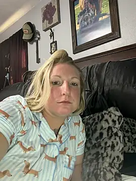 Chat +18 de sweetkacibaby ao vivo