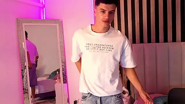 Вебкам-шоу LeoTease