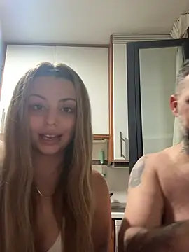 Noeliagglow Adlı Modelin Canlı XXX Sohbeti
